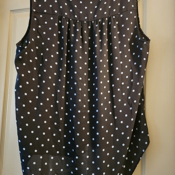 Vince Camuto Women's Large Dark Blue Tank With Light Blue Polka Dots - Picture 3 of 5